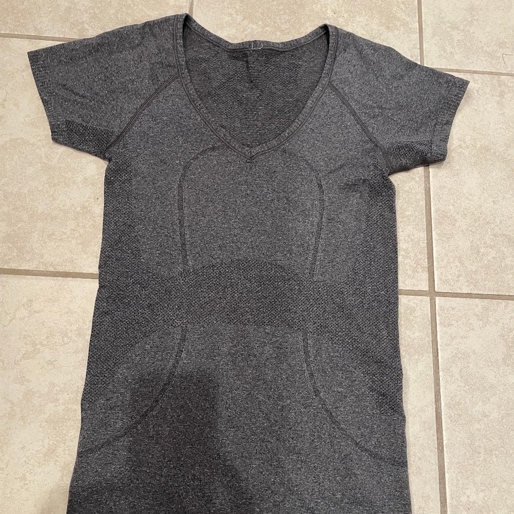 Lululemon Womens Run Swiftly Tech Short Sleeve Heathered Black Size Small